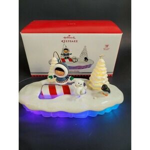 LET‎ THE GOOD TIMES ROLL HALLMARK 2017 TABLETOP FROSTY FRIENDS